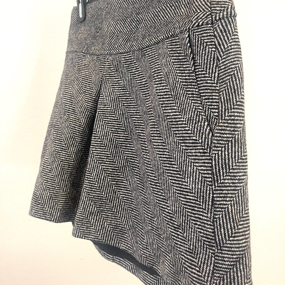 Calvin Klein sz 2 Herringbone Skirt
